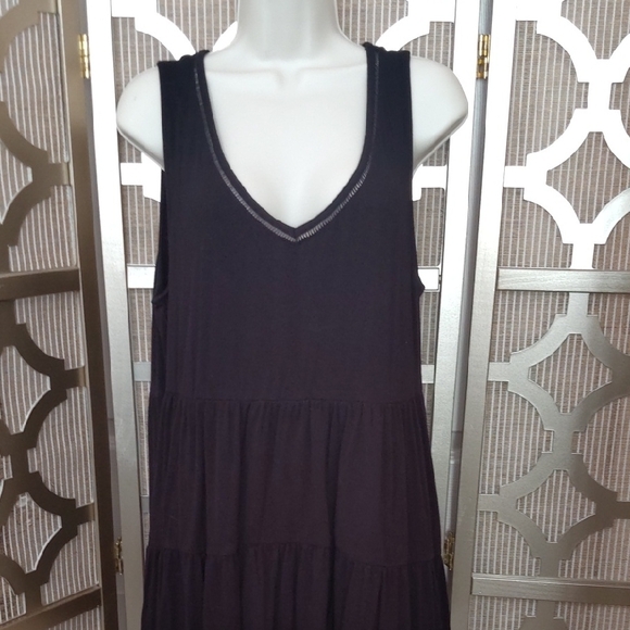 Torrid Black Sleeveless V-Neck Tank - Picture 1 of 4